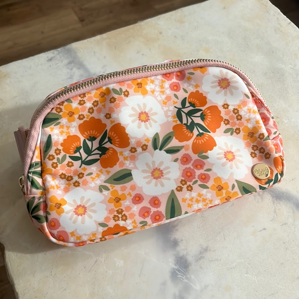 The darling effect belt bag. Adorable pattern